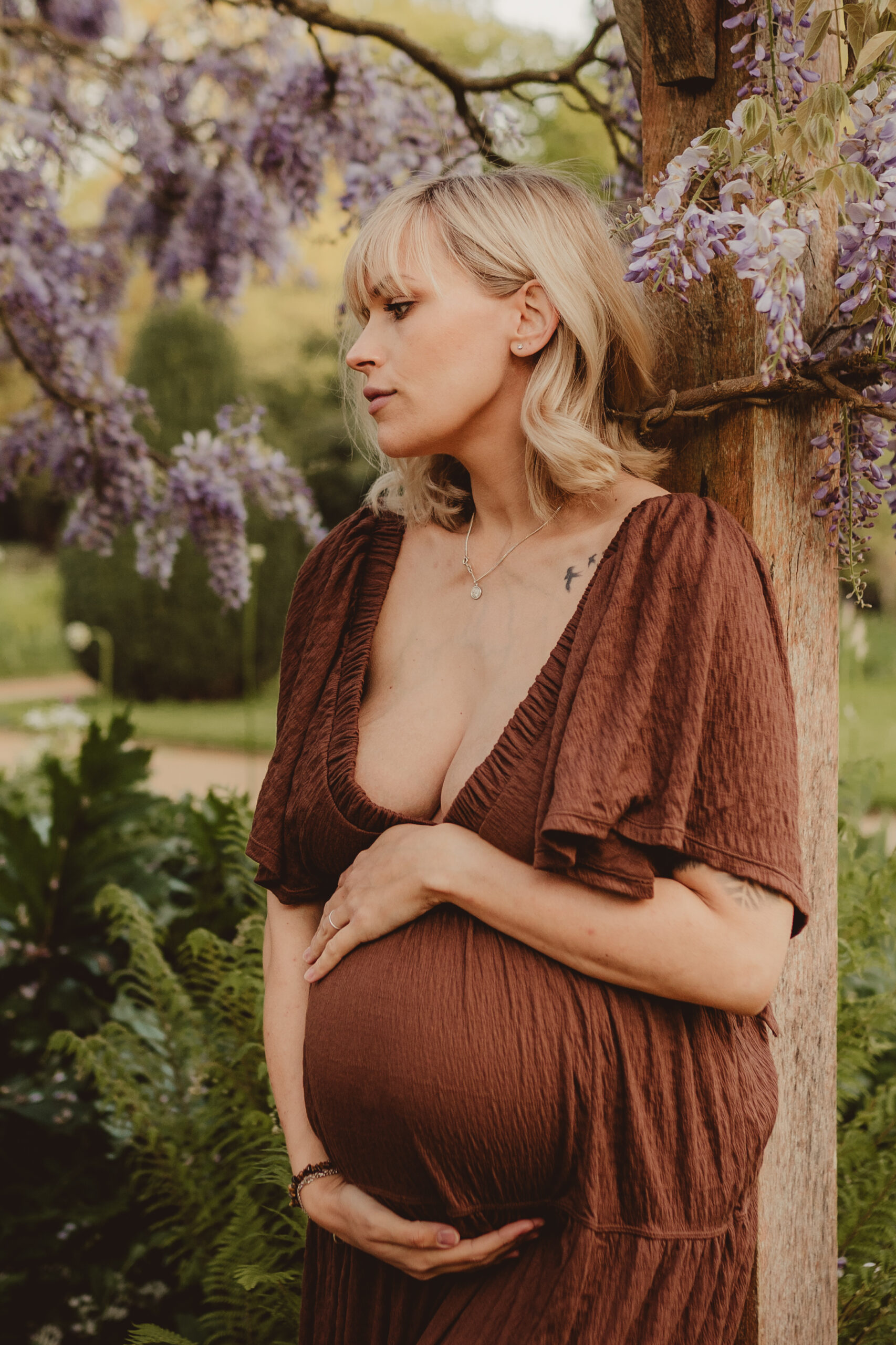 Maternity photoshoot at Hylands House